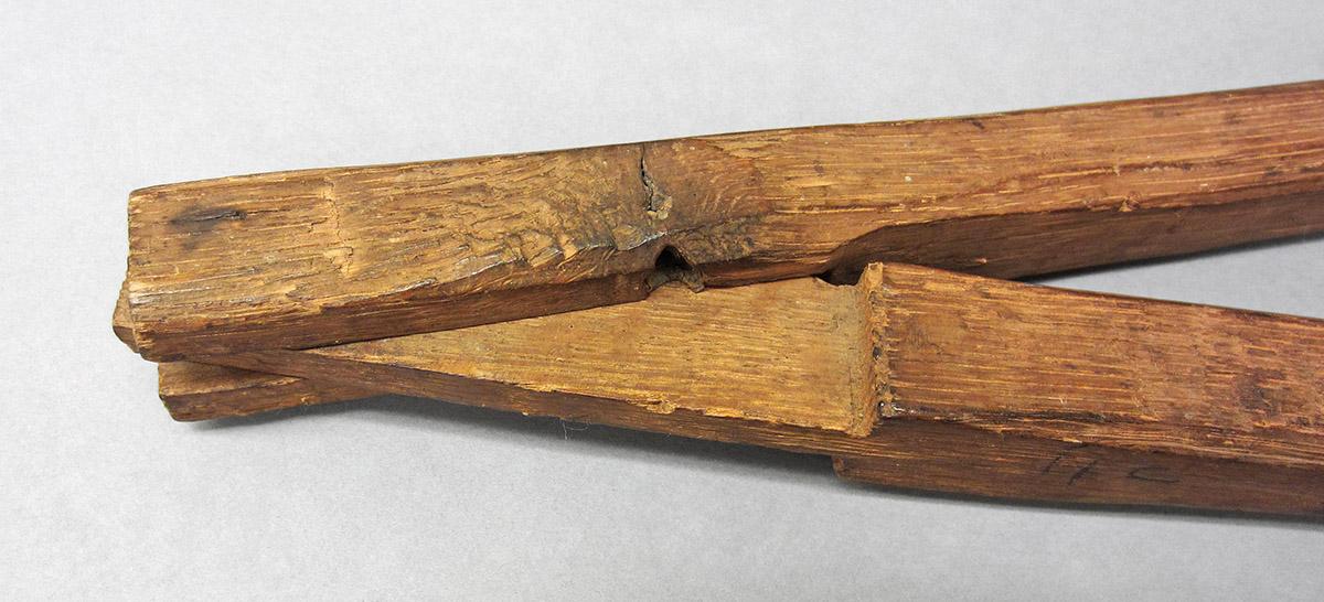 1954.0088.002, Compass, hinge angle