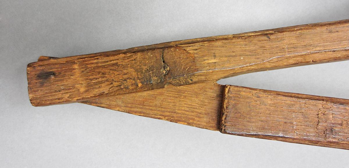 1954.0088.002, Compass, hinge side 1