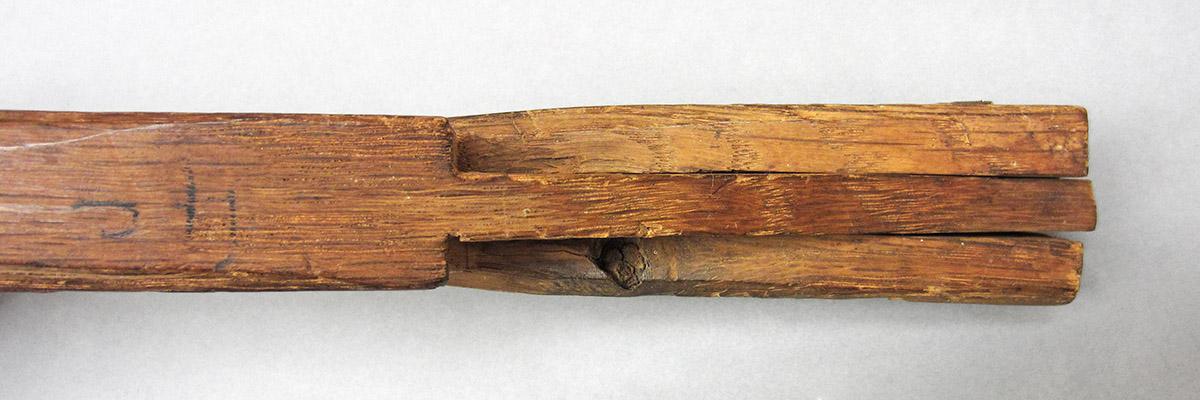 1954.0088.002, Compass, hinge side 2