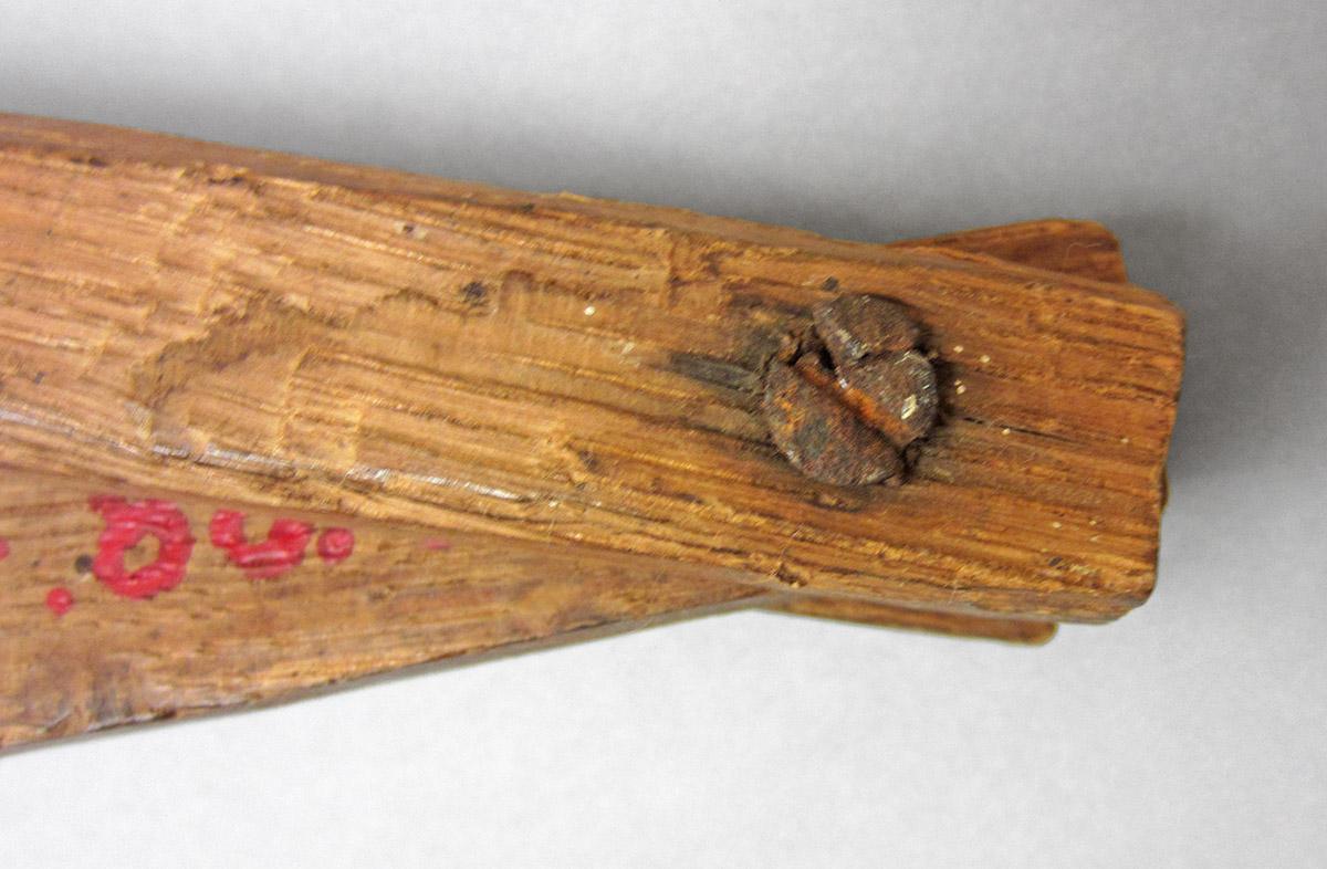 1954.0088.002, Compass, pin detail