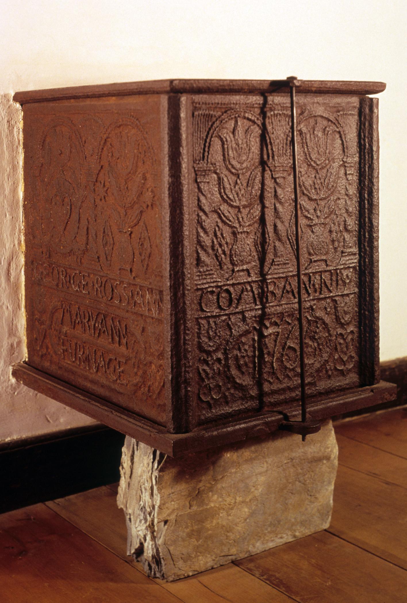1960.0773 Five-plate stove