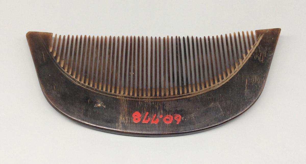 1960.0778 Comb, view 2