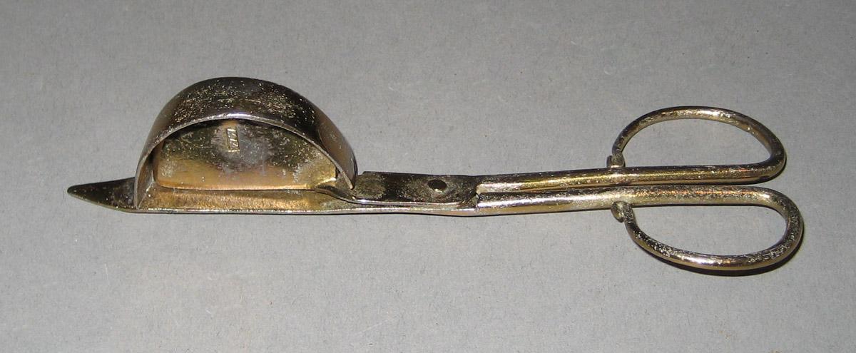 1960.0793 Snuffer