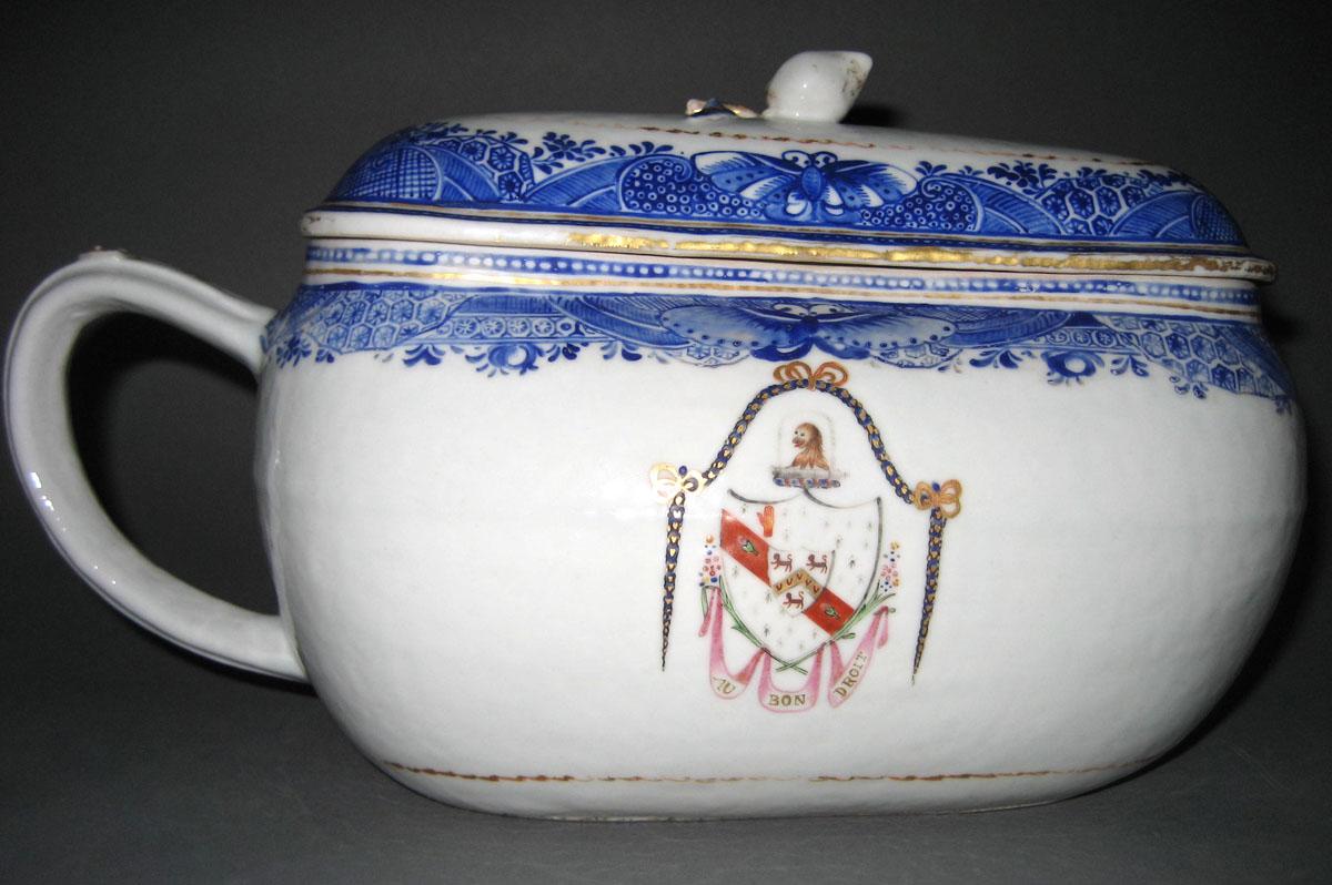 1960.0803.002 A, B Porcelain Bourdaloue side 2