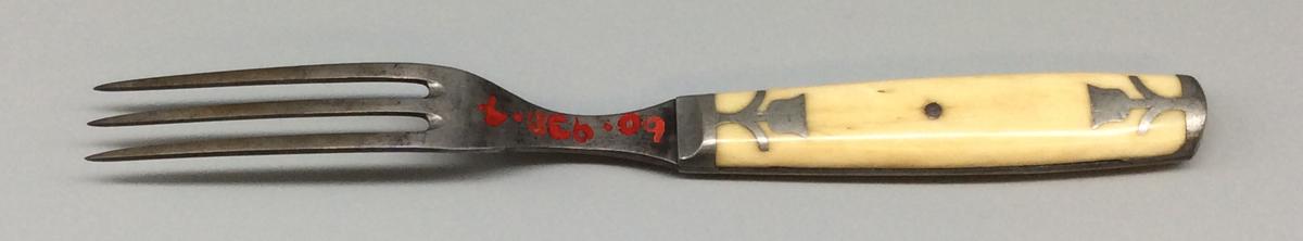 1960.0938.004 Fork, view 2
