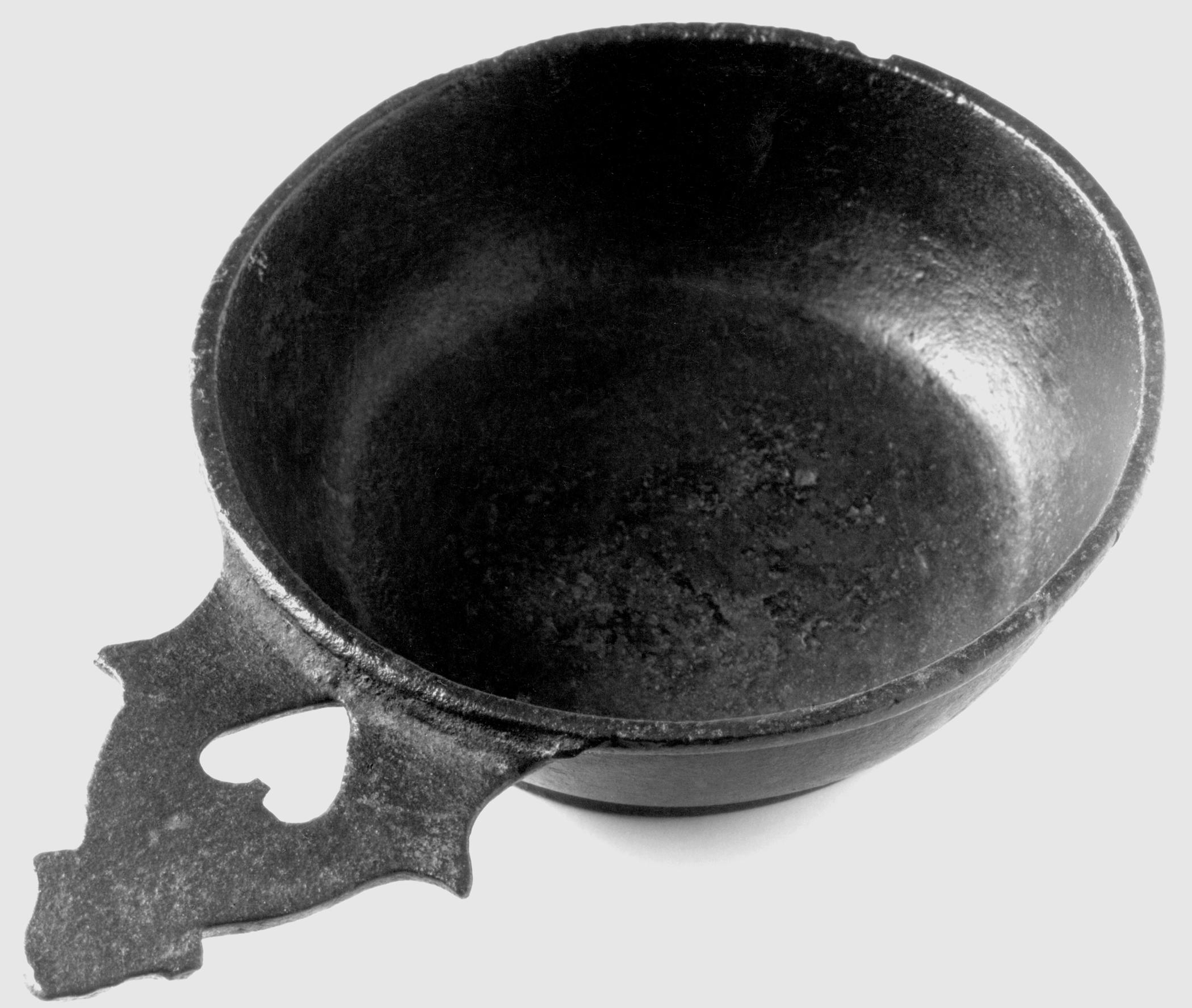 1960.0947 Porringer