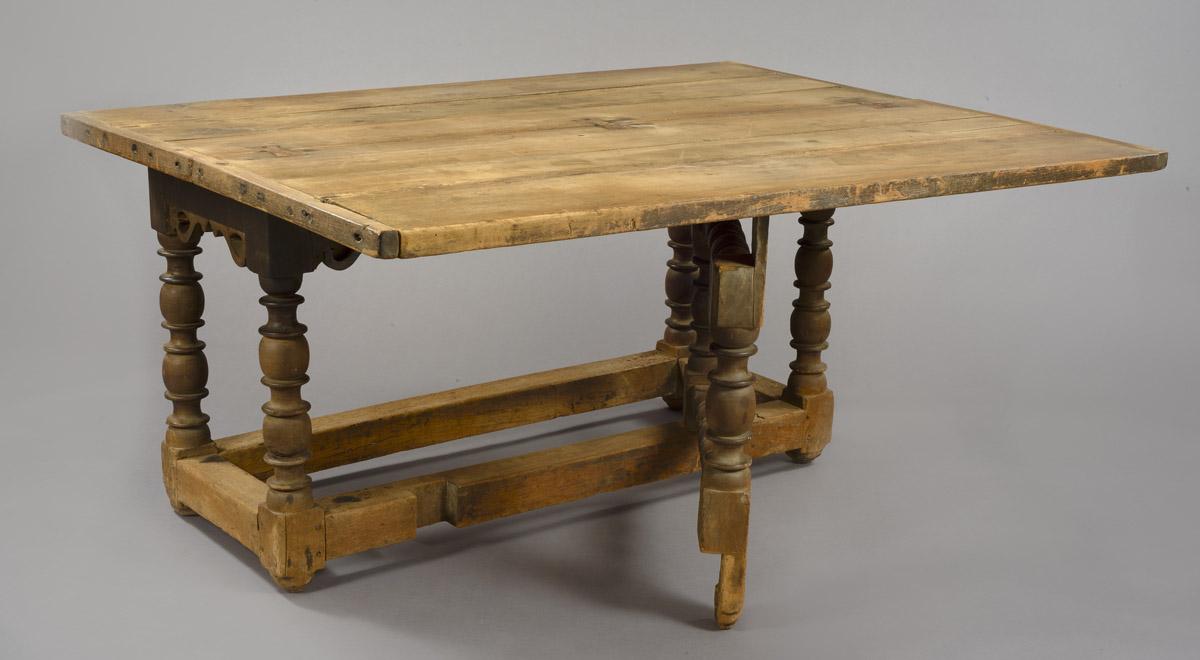1954.0094 Table, three quarter open