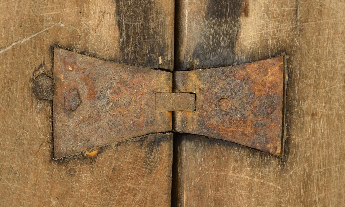 1954.0094 Table, detail hinge