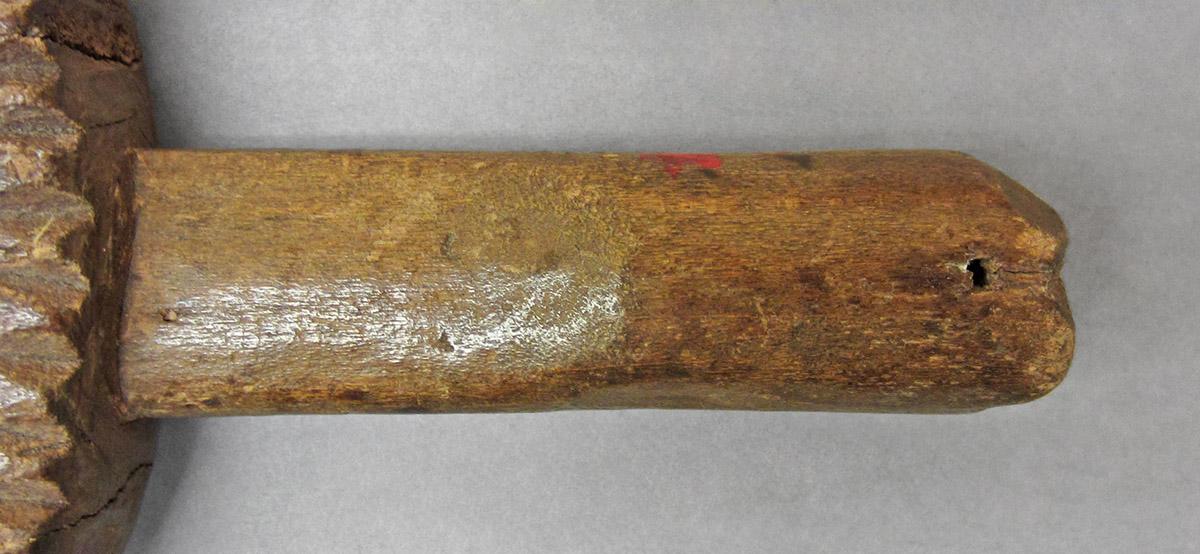 1960.0984, Butter mold, handle side 1
