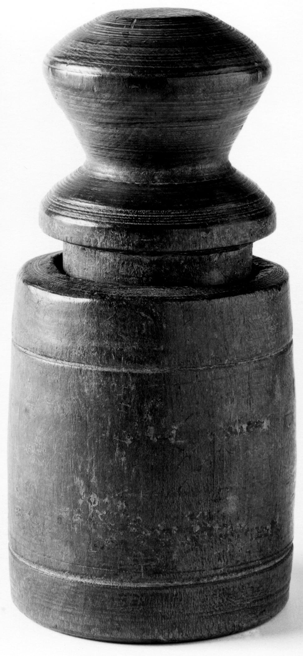 1960.0990 Grinder, B+W