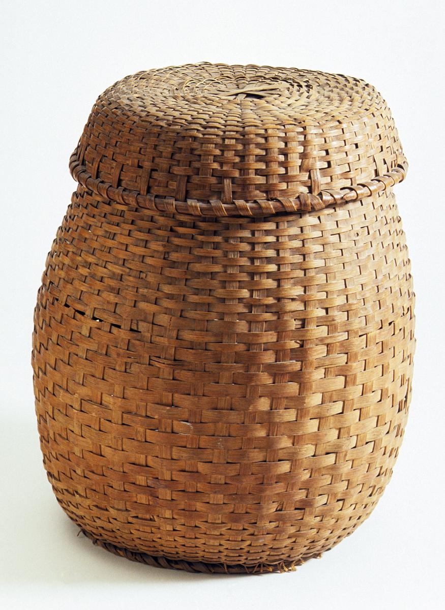 1960.0994 A, B Hamper