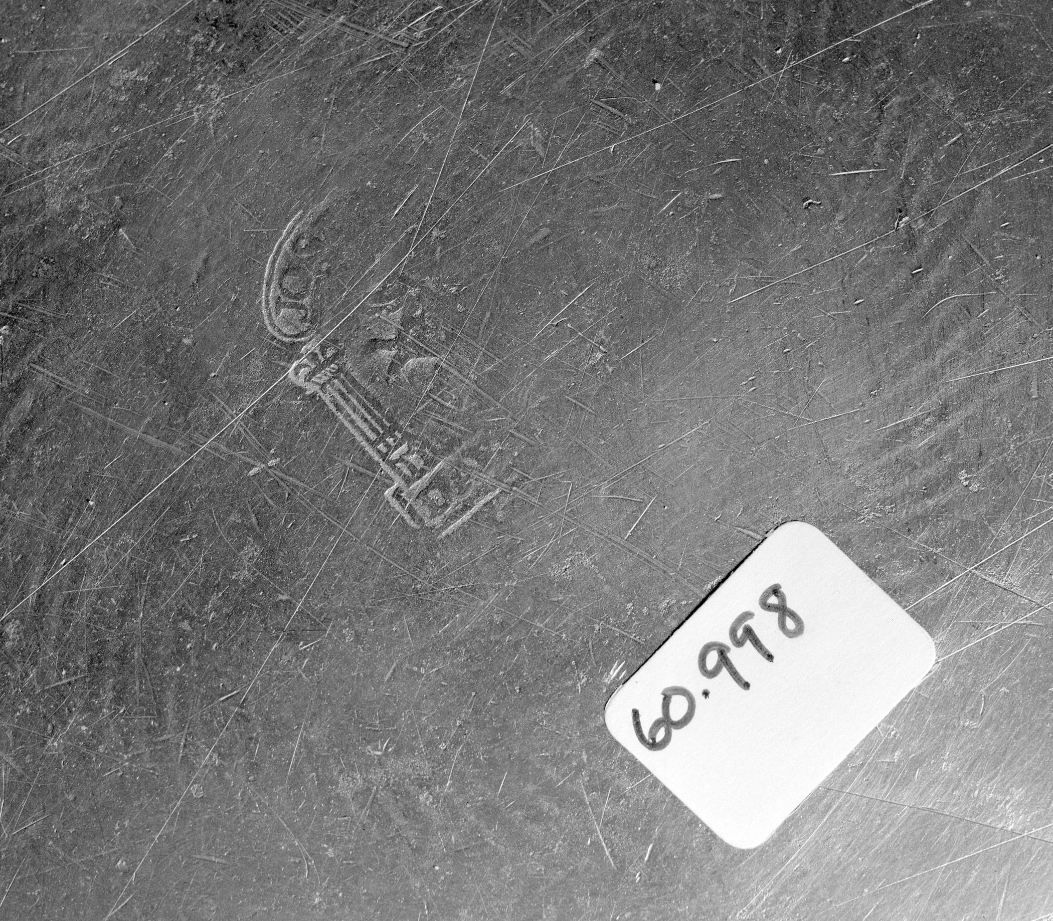 1960.0998 Pewter basin (mark)