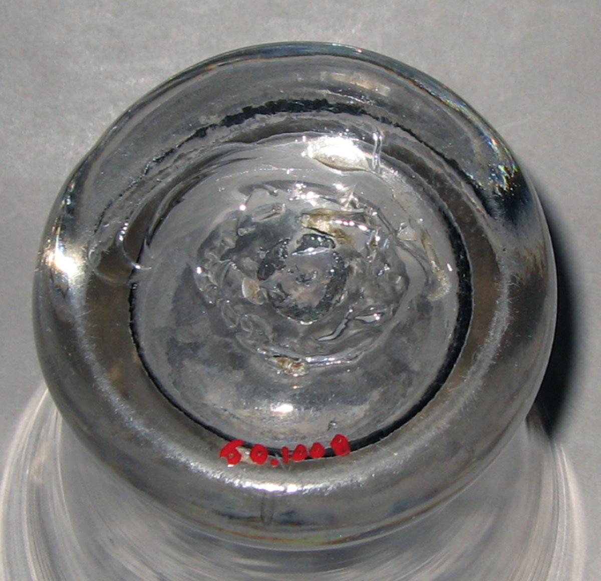 1960.1008 Glass beaker (underside)