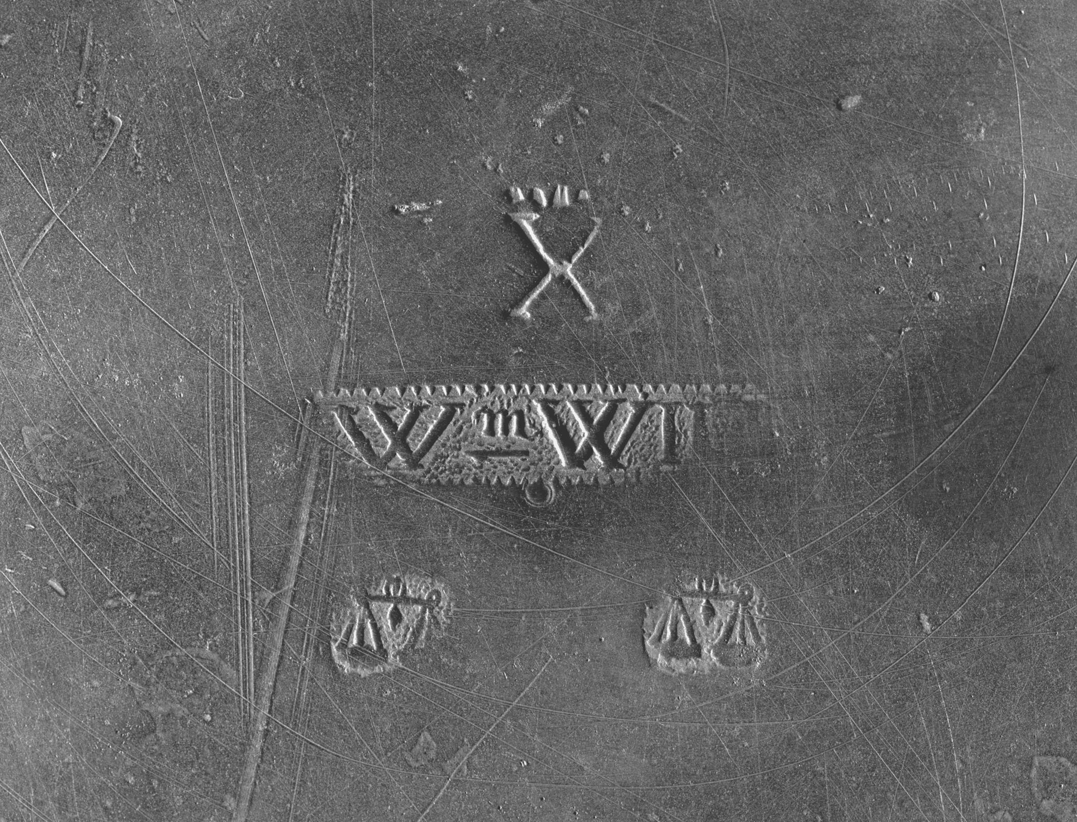 1954.0097.002 Pewter hot water plate (marks)