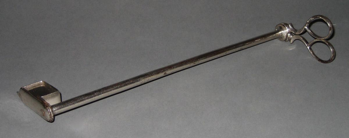 1960.1020 Snuffer