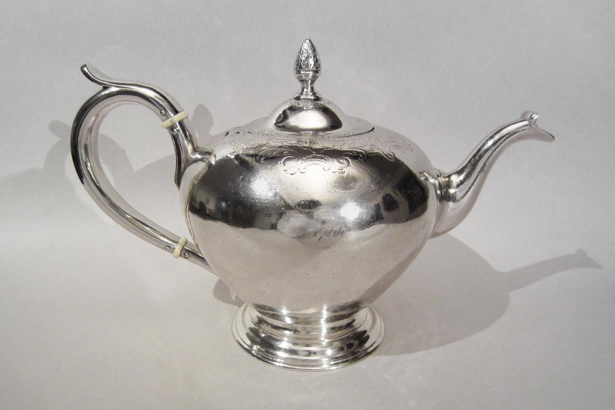 1960.1045 Teapot, side 2