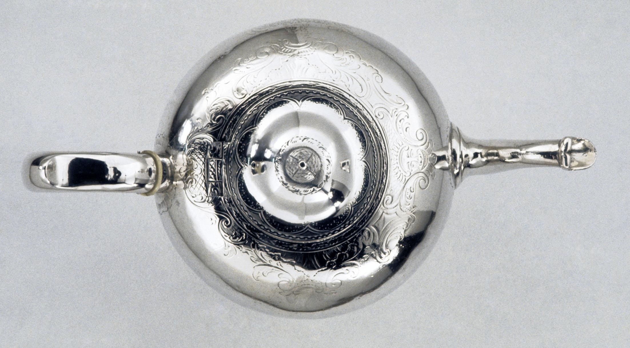 1960.1045 Teapot, view 2