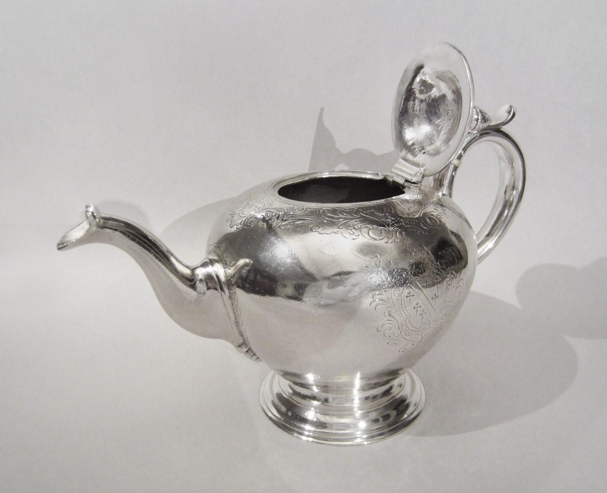 1960.1045 Teapot, view 3