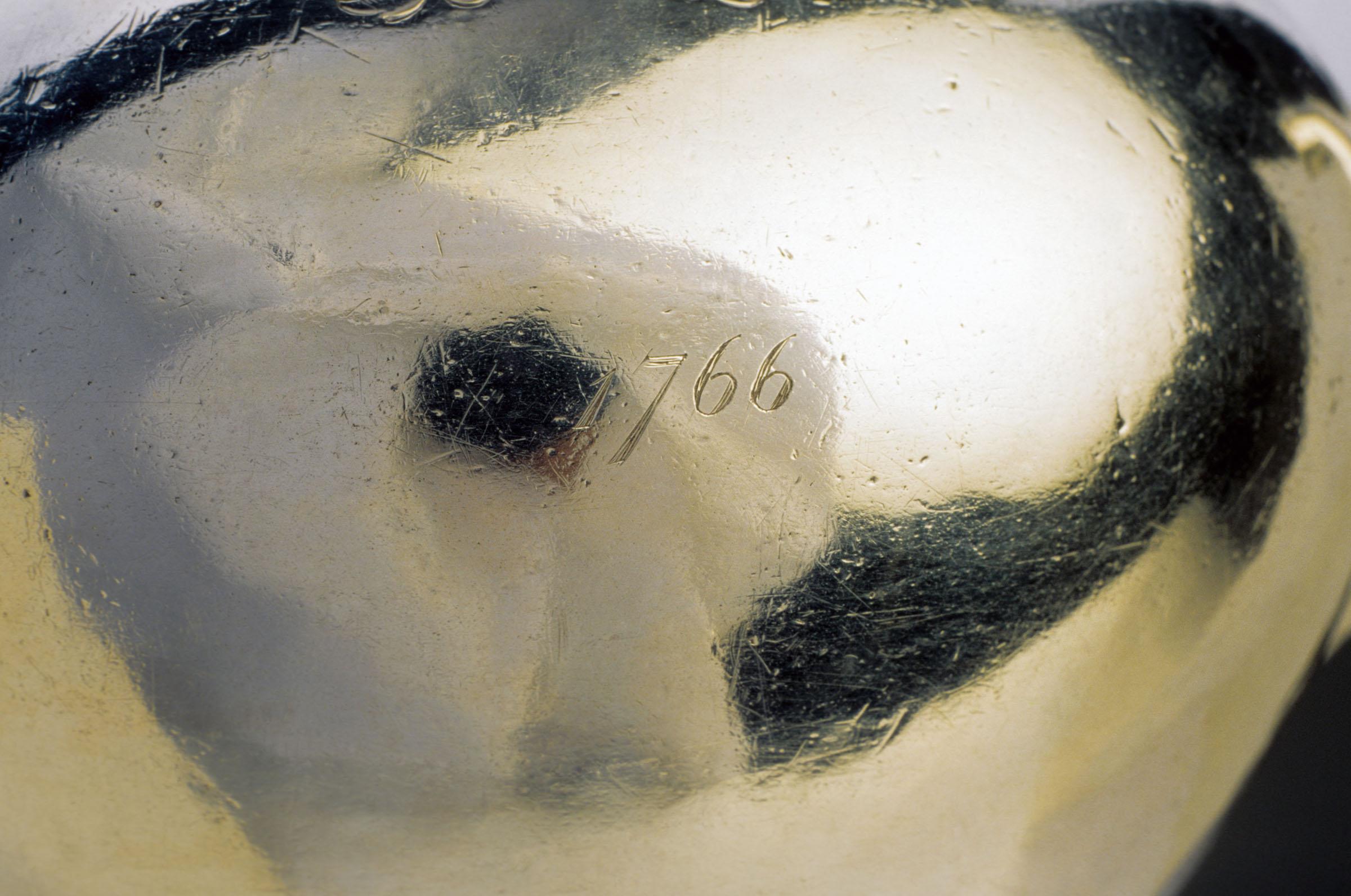 1960.1045 Teapot, detail 3