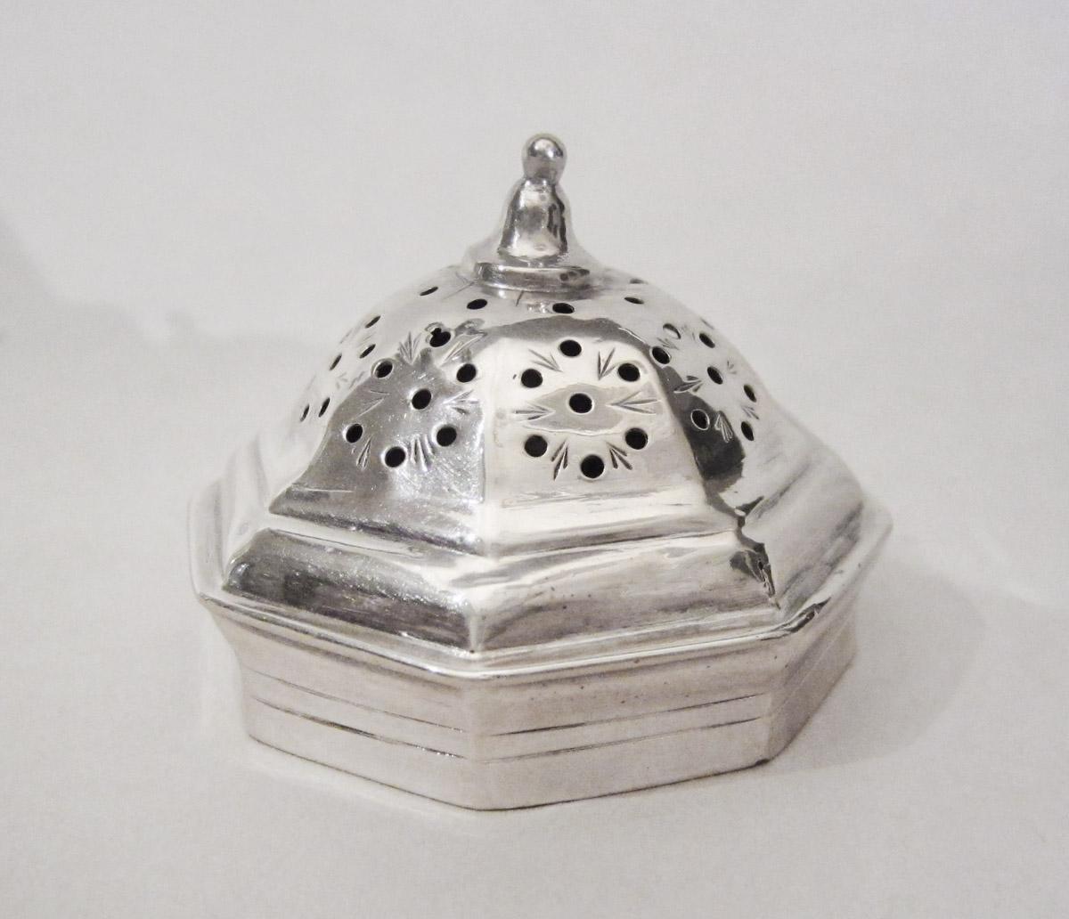 1960.1047 B  Dredger, lid