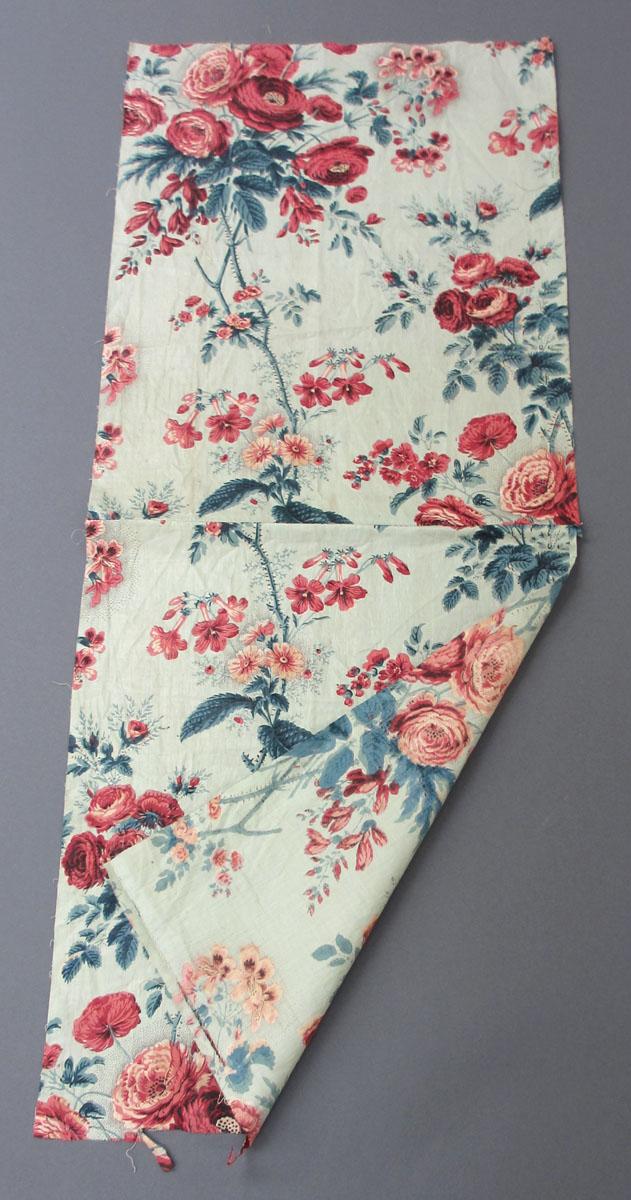 1960.1051.002 Textile, printed folded corner