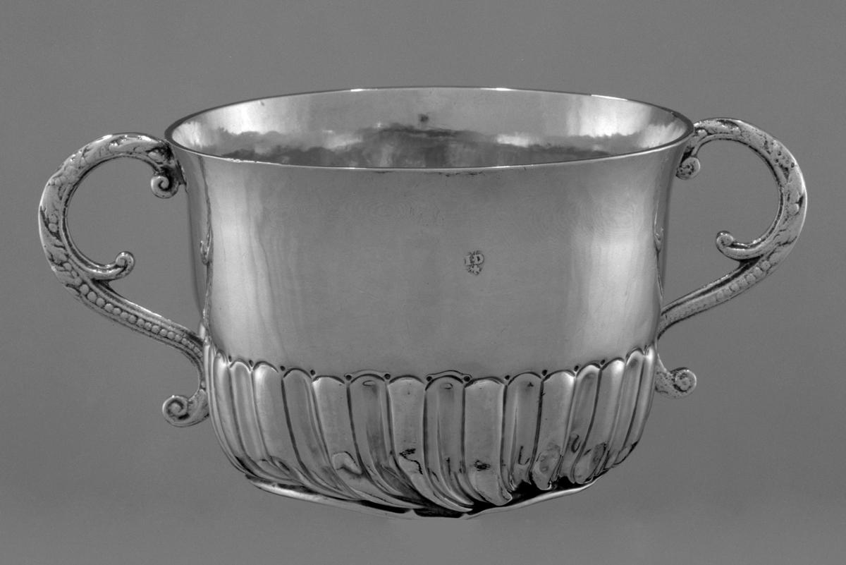 1960.1053 Cup, Caudle cup (bw)