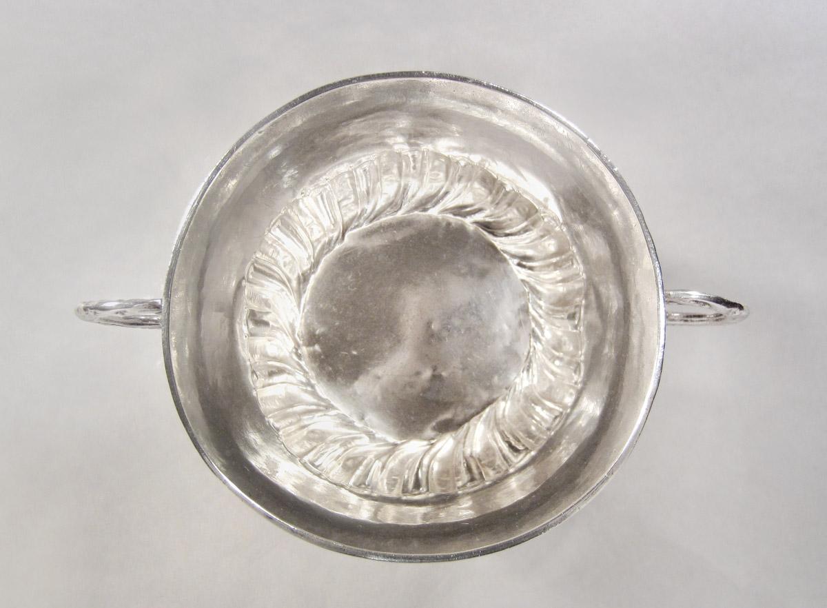 1960.1053 Cup, interior