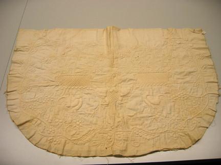 1954.0100.001 Dressing table cover
