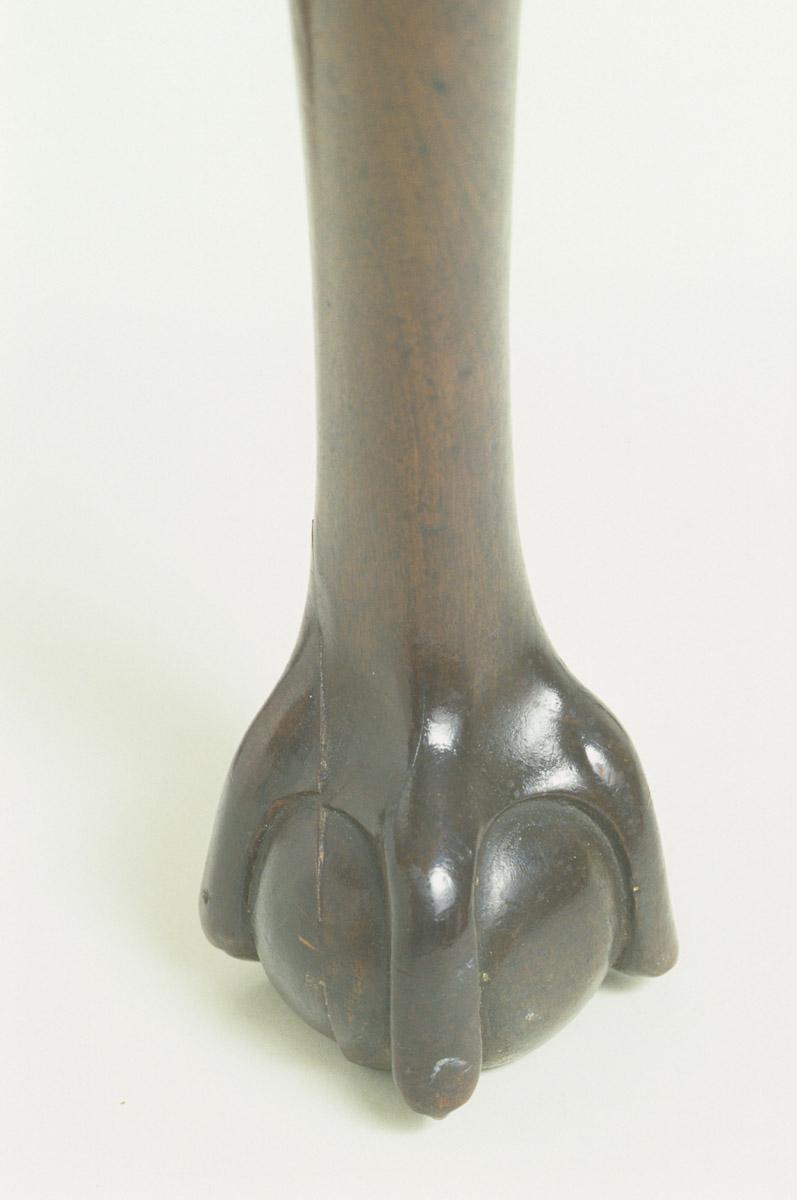 1960.1064 Table, detail 2