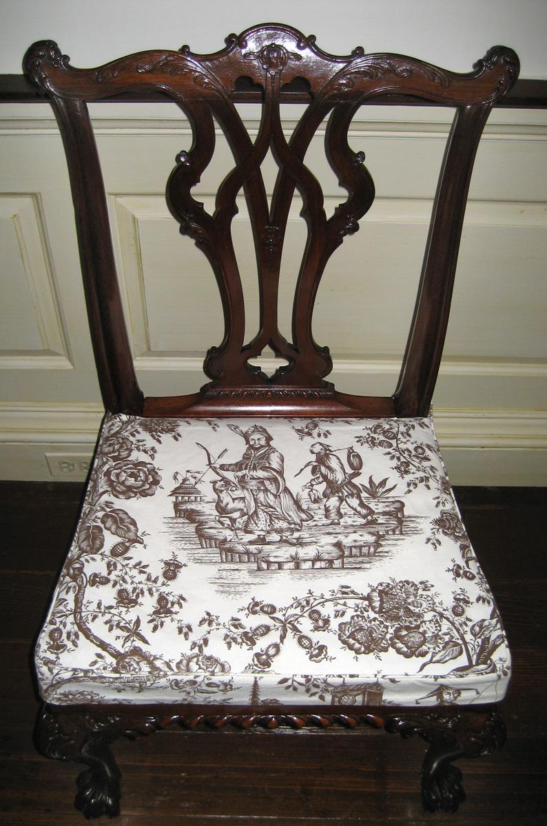 1960.1066.004 chair with 1984.0601.005 slip cover view 2