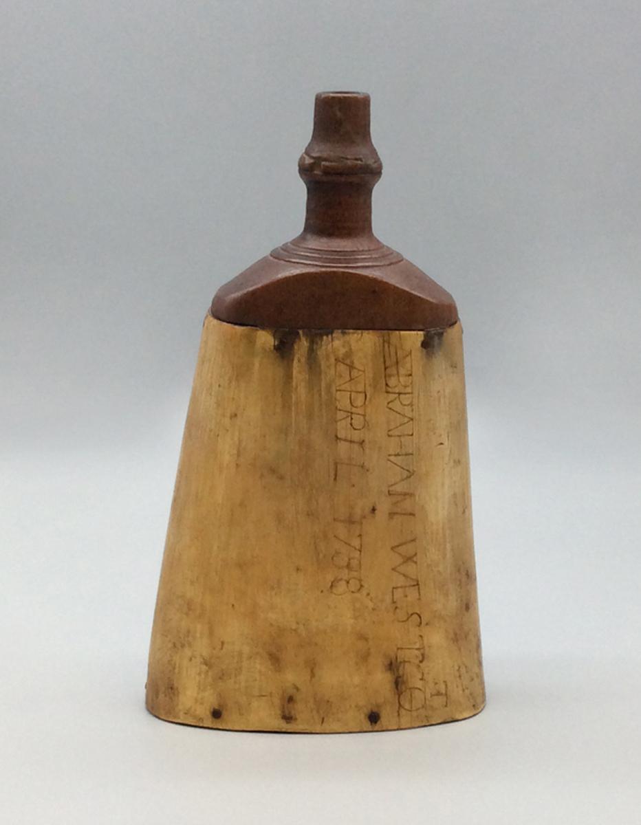 1960.1107 Flask, view 2