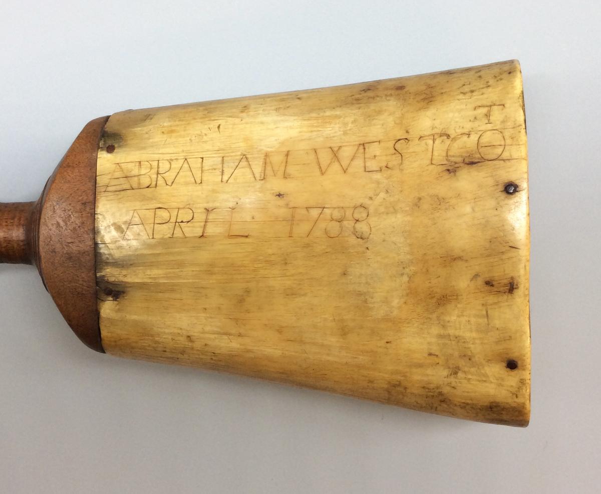 1960.1107 Flask, detail 1