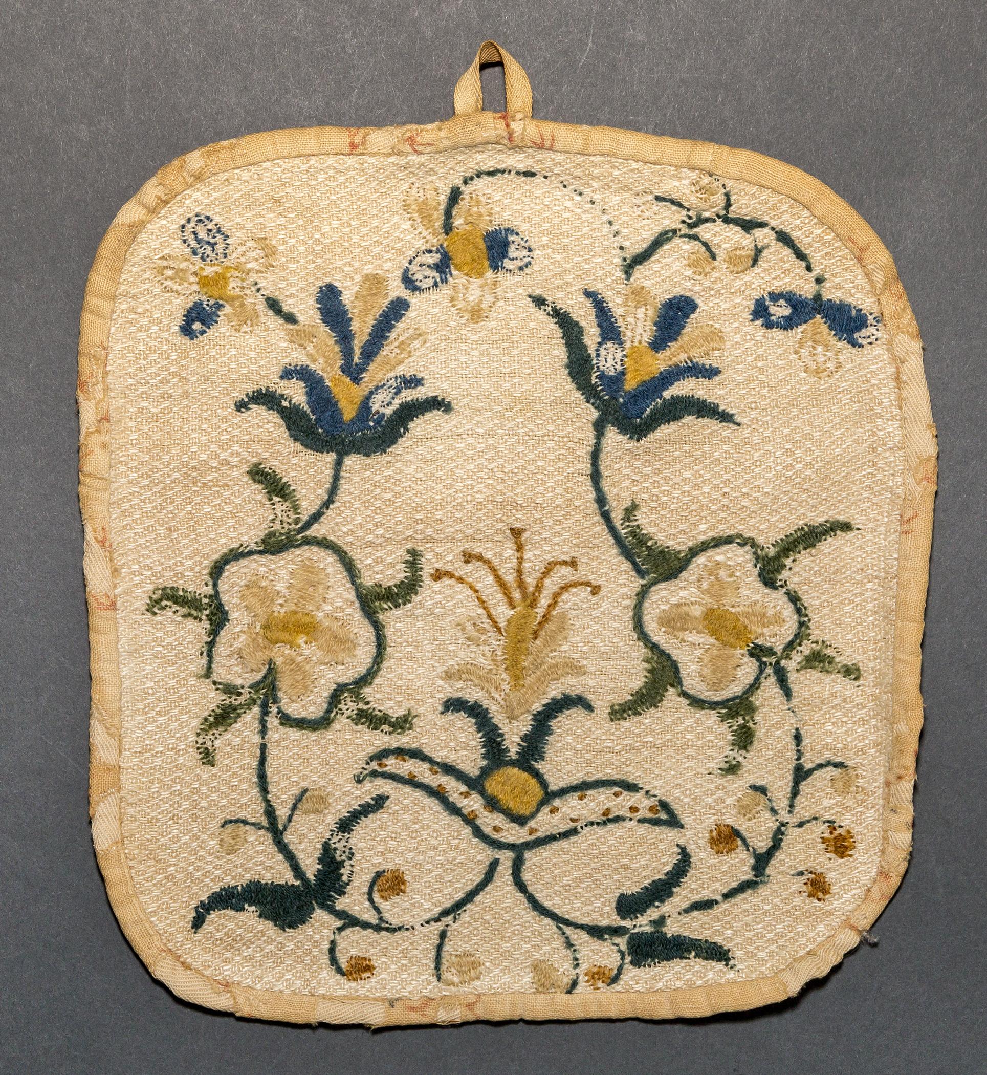 1960.1111 Pot holder, view 1