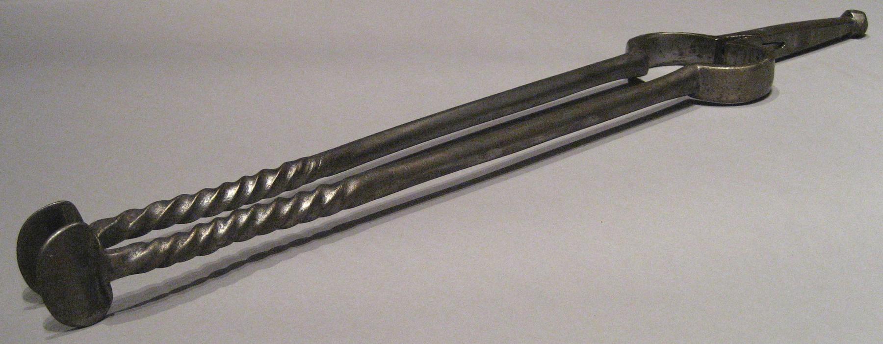 1960.1112 Fireplace tongs