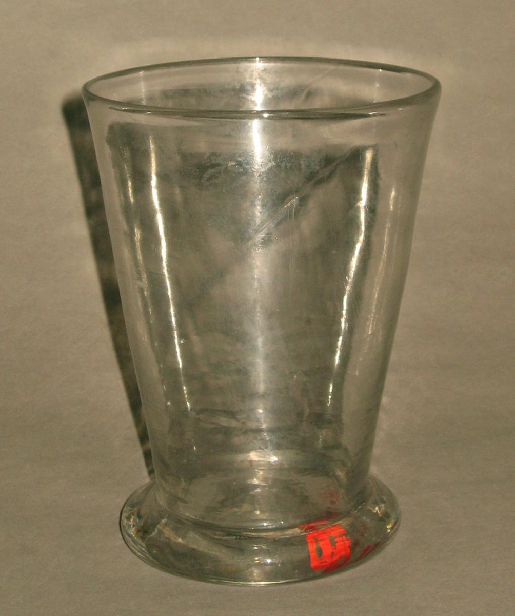 1960.0114 Glass tumbler