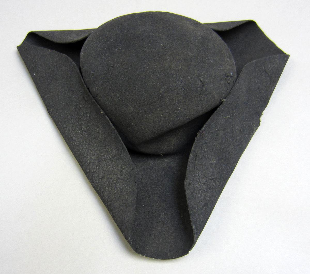 1960.1118 Hat, Side