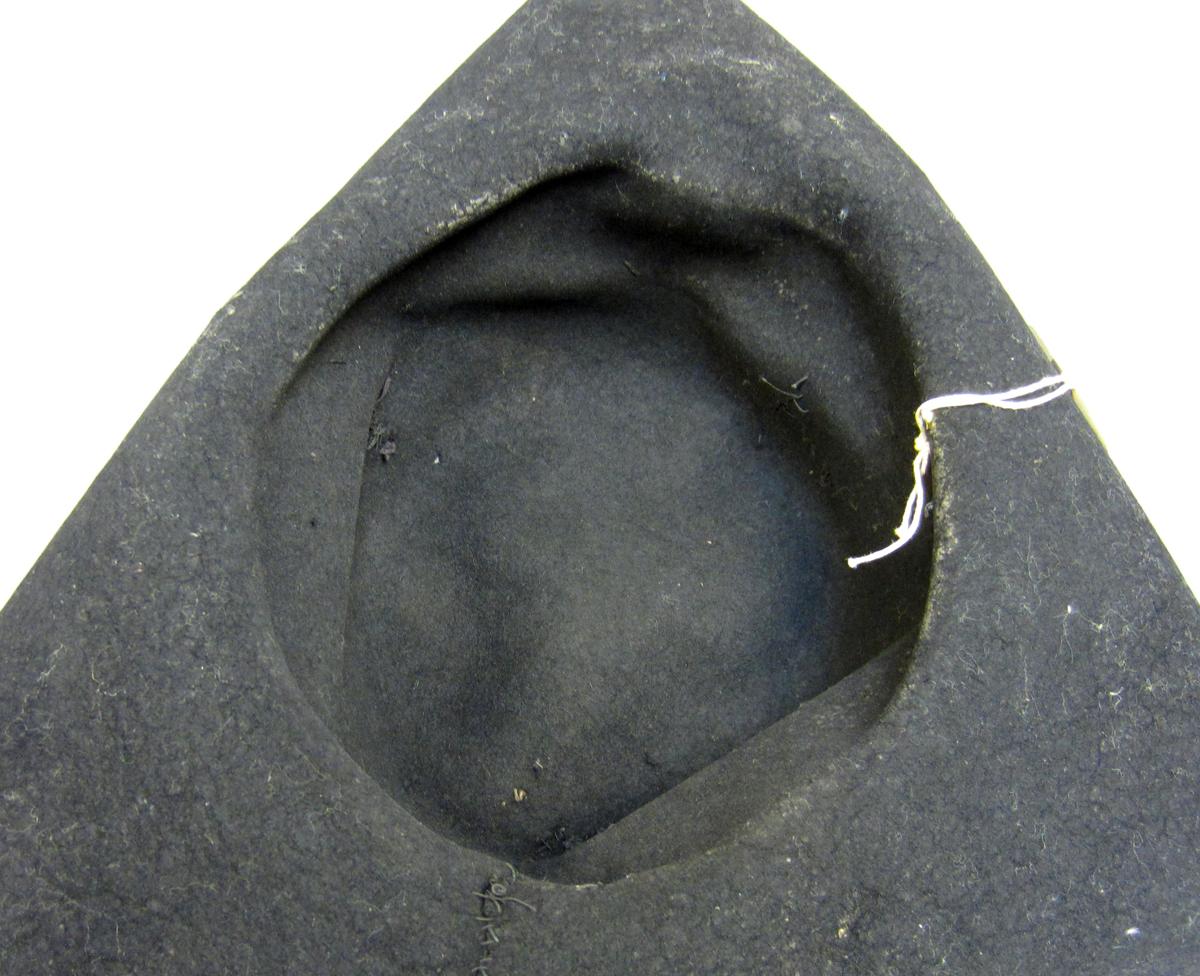 1960.1118 Hat, Underside