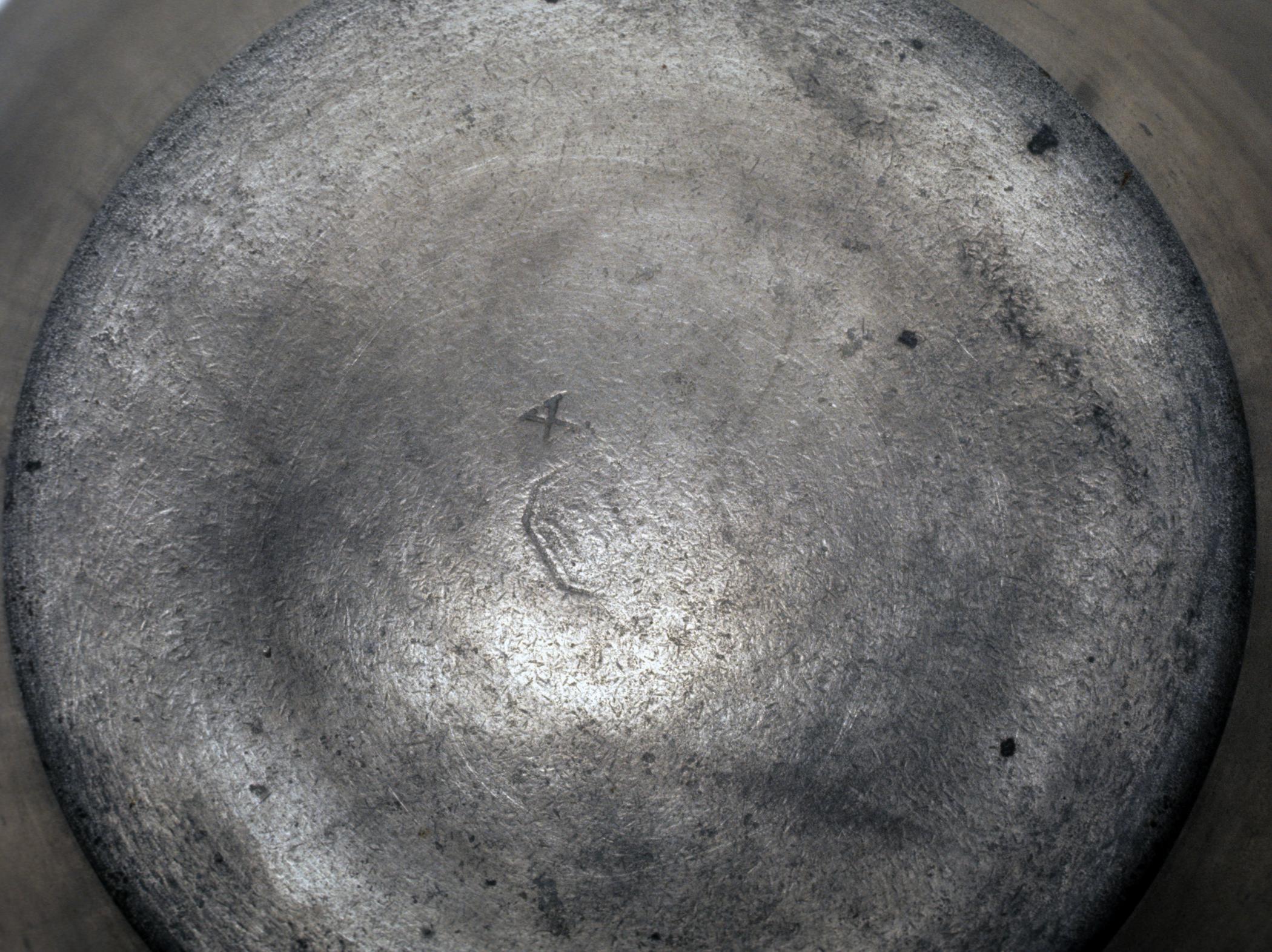 1960.1133 Pewter tankard (marks)