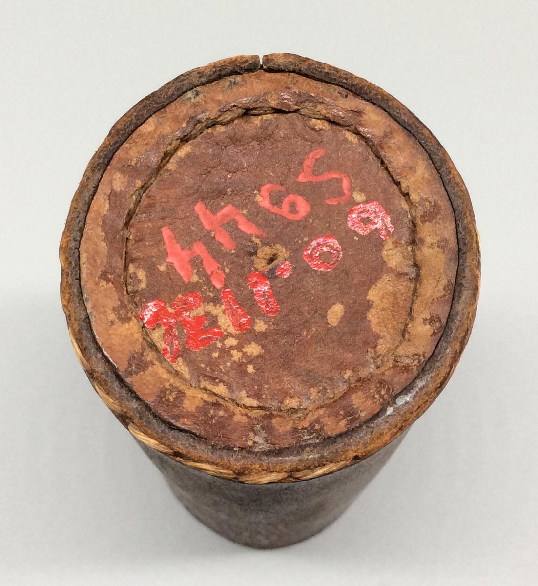 1960.1136 A Dice cup, view 4
