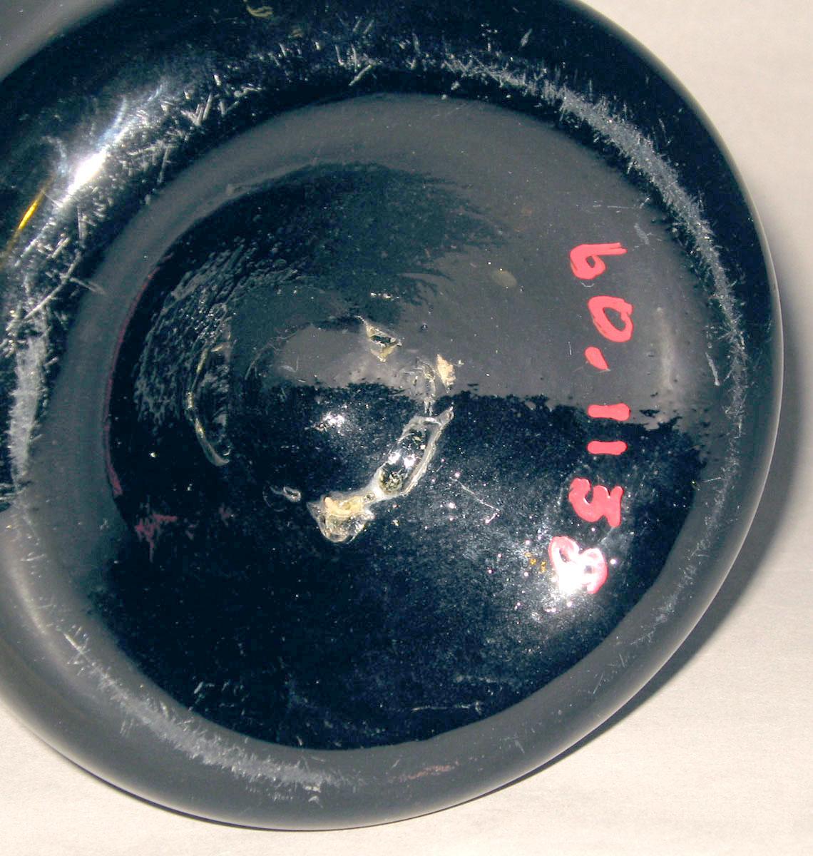 1960.1138 Glass wine bottle (underside)