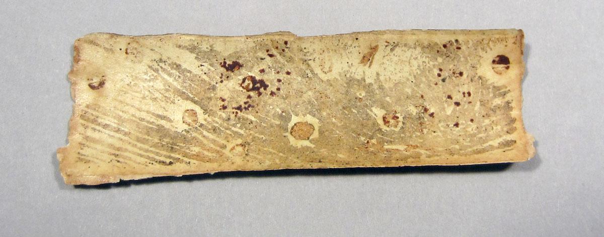 1960.1144 A Sewing box broken piece 2 underside