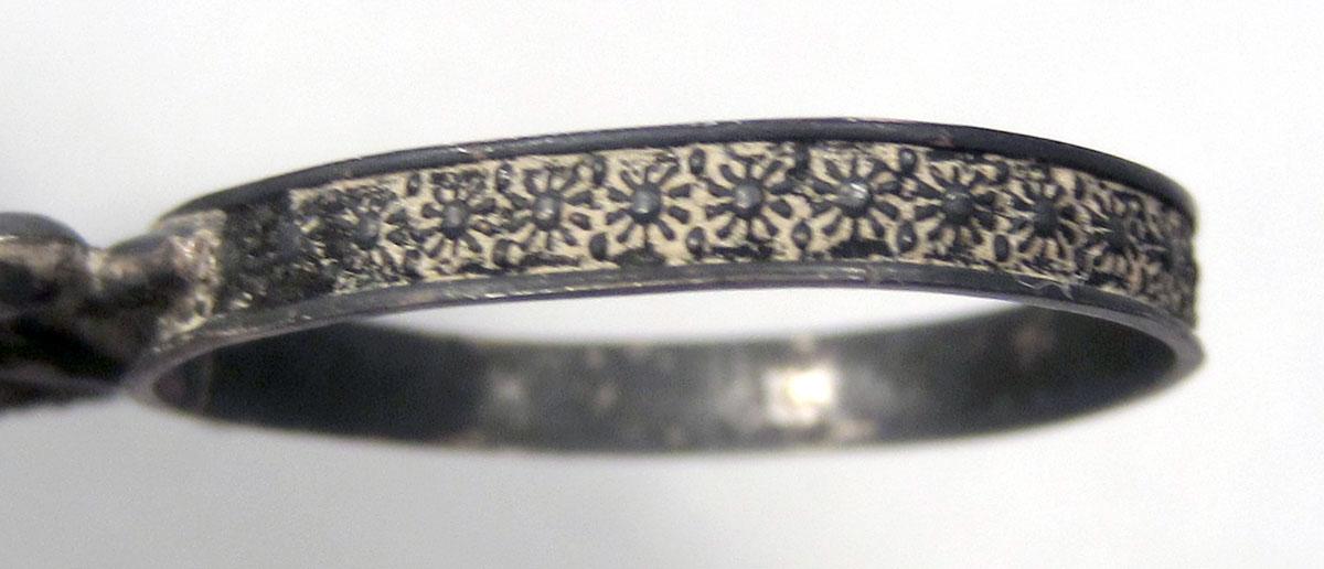1960.1144 E Sewing box scissors detail