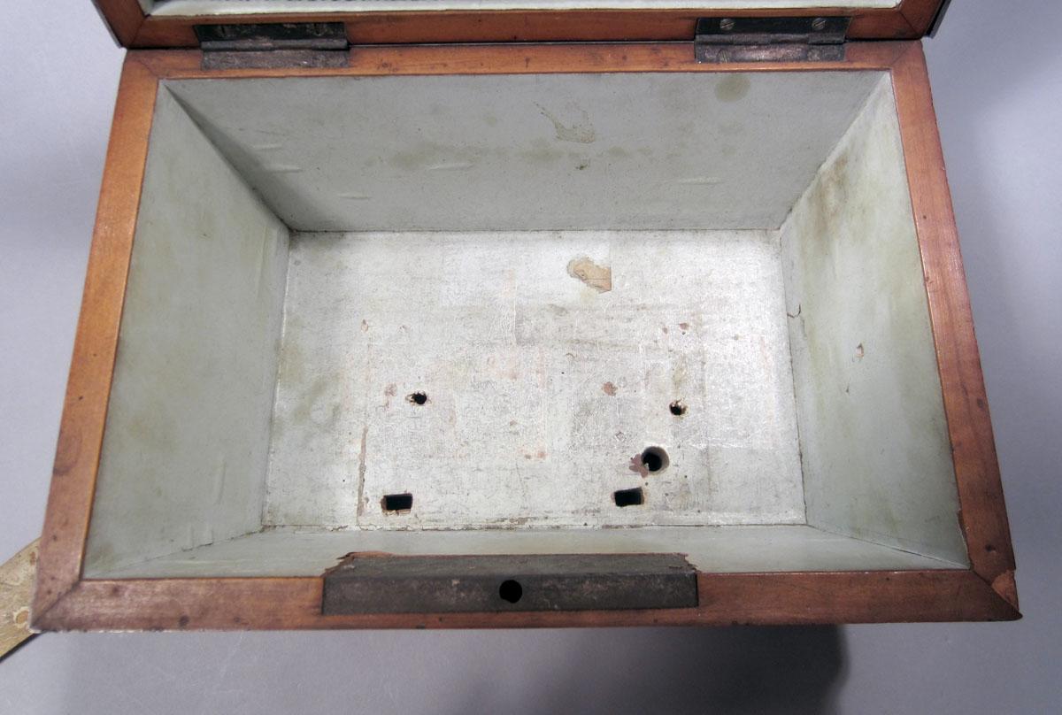 1960.1144 A Sewing box interior