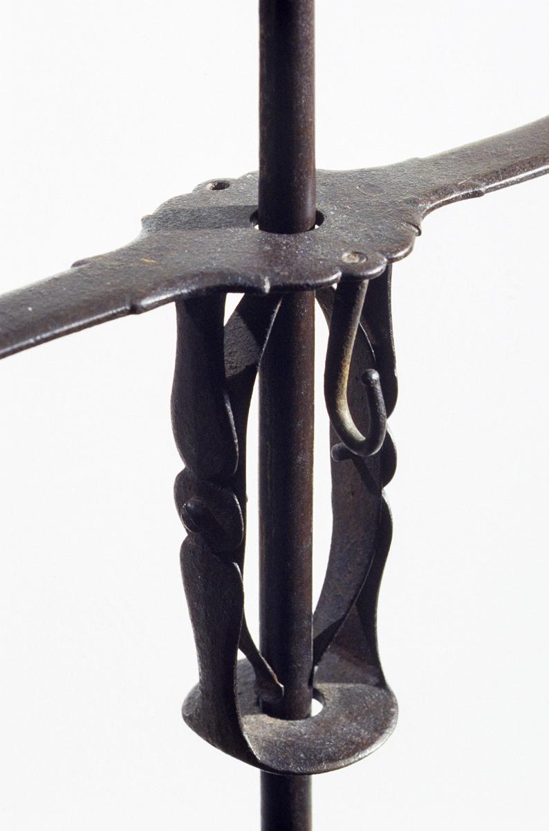 1960.1152 Candlestand, Detail