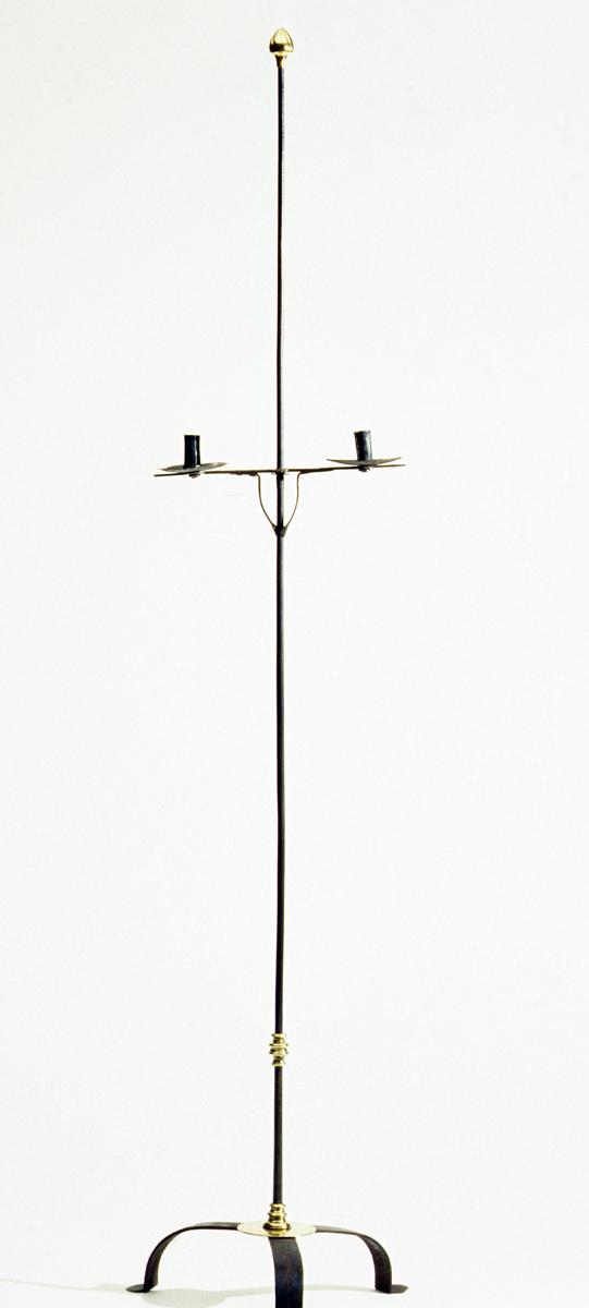1960.1153 Candlestand