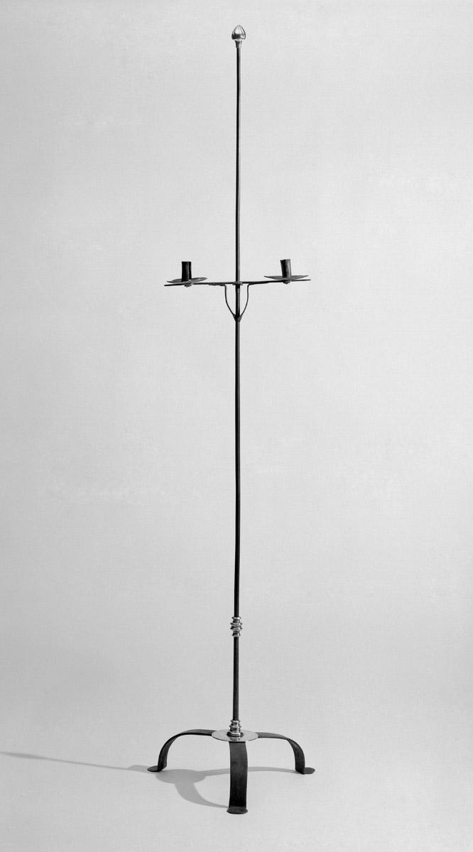 1960.1153 Candlestand, B+W