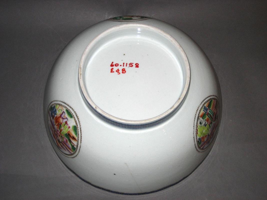 1960.1158 Bowl underside