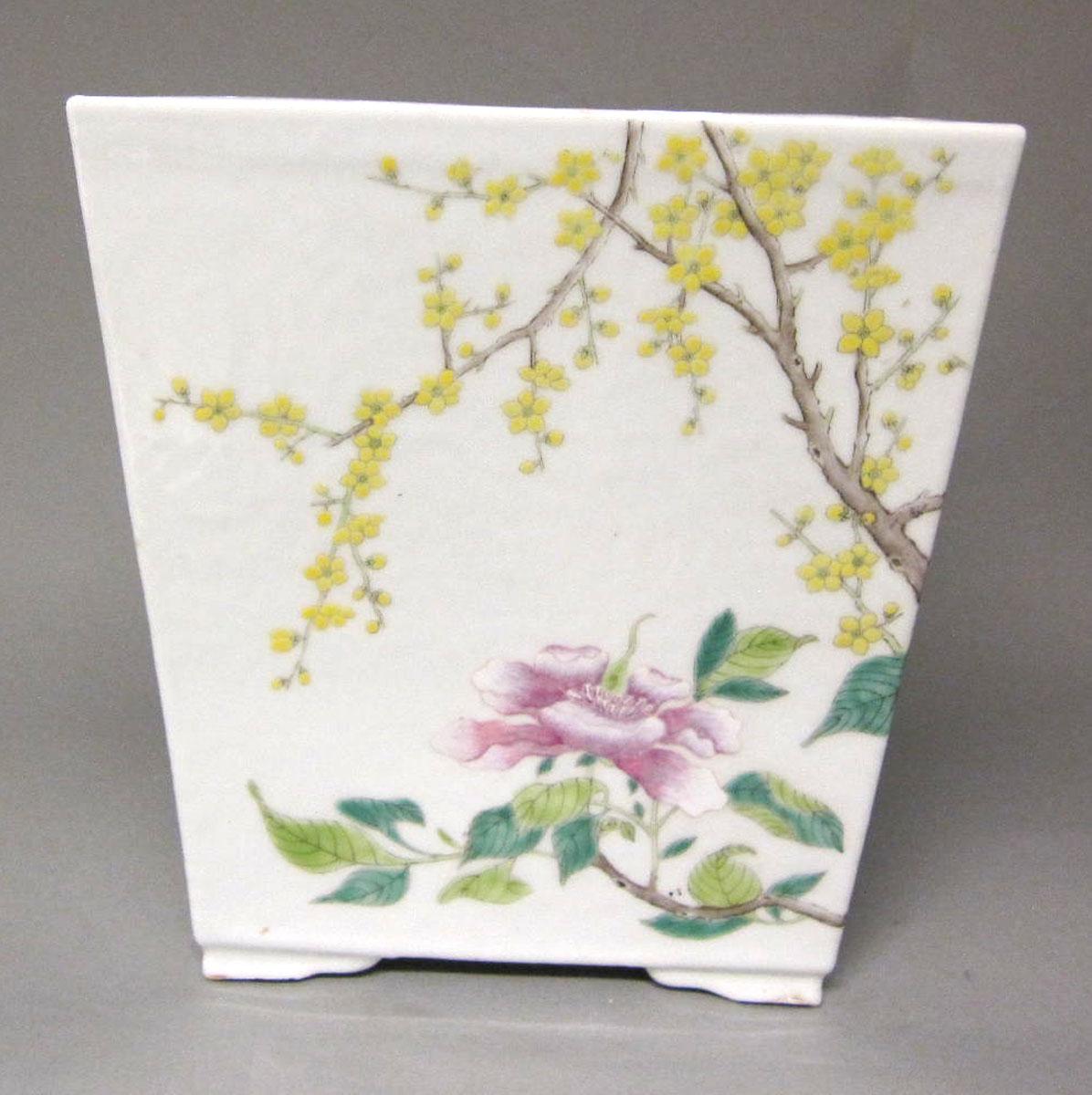 1960.1165 A Porcelain flower container side