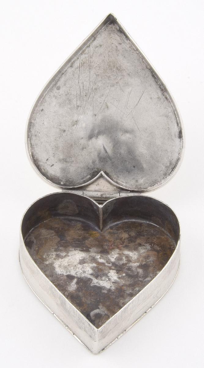 1960.1174 A, B Silver Box, Open