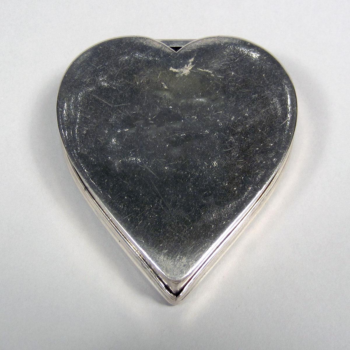 1960.1174 Silver Box underside
